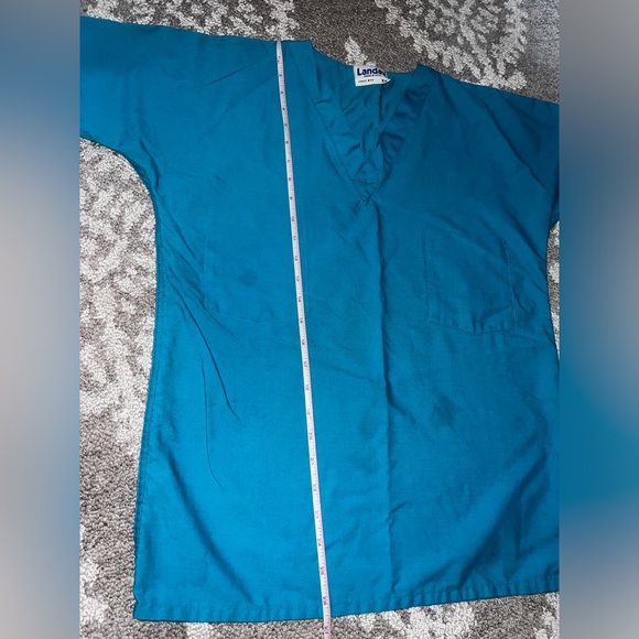 ⭐️Landau, bluish green scrub top, size Xs⭐️Used Condition⭐️ - Picture 4 of 6